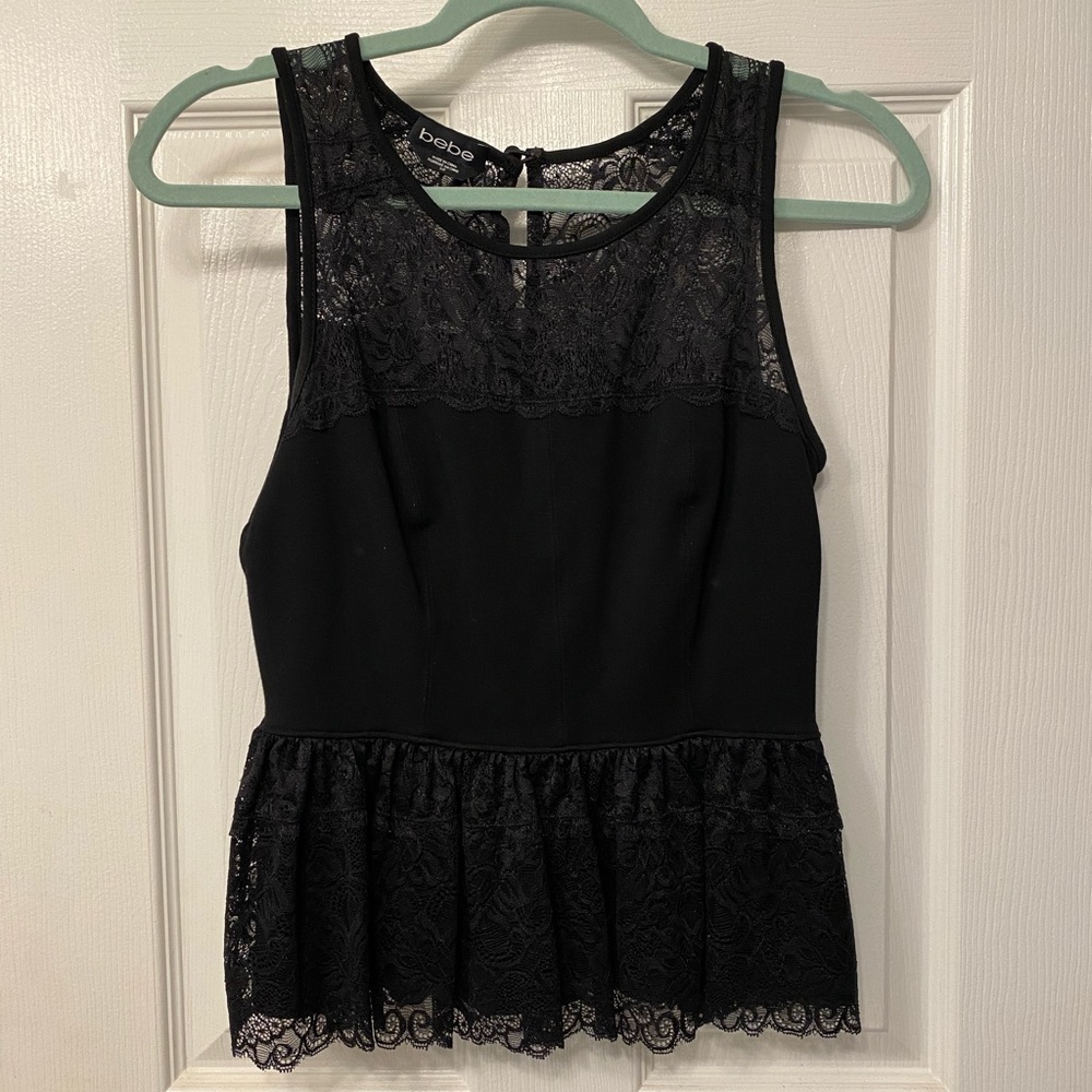 bebe. Black Top with Lace Detail. Side Zipper. Size Small 🖤